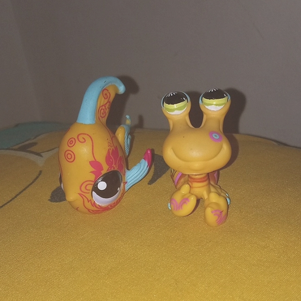 (Lps) littlest pet shop fish and matching hermit crab